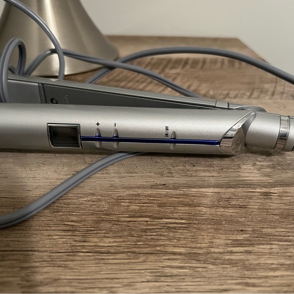 John Frieda Flat Iron - Like New/Used Once - Picture 3 of 4